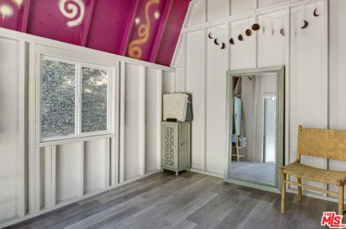 1316 Topanga Canyon Blvd, Topanga CA  90290-4271 exterior