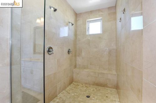 13445 Campus Dr, Oakland CA  94619-3711 exterior