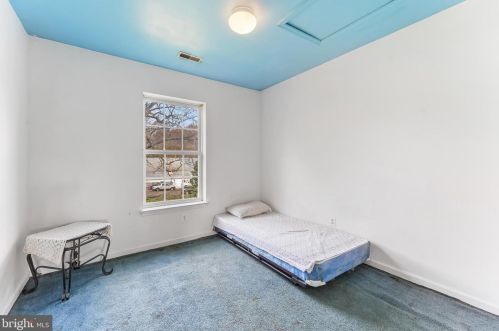 208 Buena Vista Dr, Kennett Sq PA  19348-4220 exterior