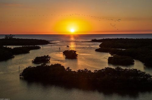 435 Dockside Dr, Naples FL  34110-3601 exterior