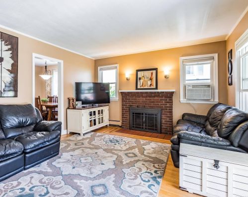 27 Hilden St, San Remo NY  11754-1743 exterior