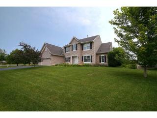 810 Lake Susan Hills Dr, Chanhassen, MN 55317-8709