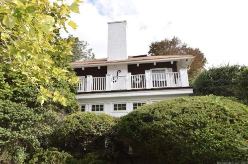 690 Clinton Ave, Bridgeport CT 06605-1702 exterior