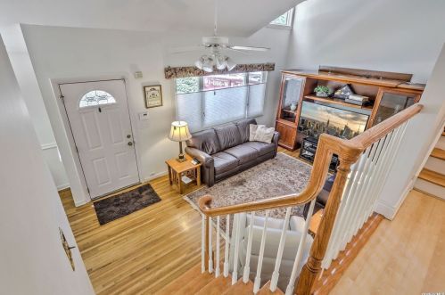 17 Wren Ct, Northport NY  11768-3343 exterior