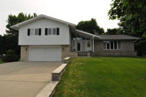 507 1st Ave, Clarence, IA 52216-9745