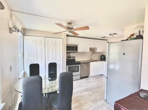 20 Lakeside Dr, Gales Ferry, CT 06339-1410