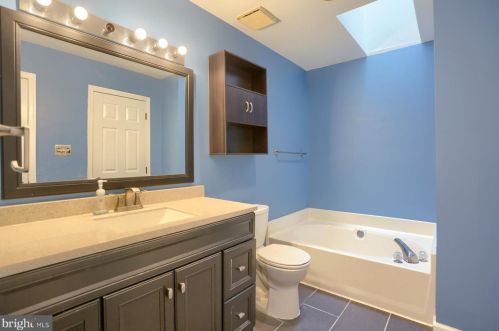 41 River Bend Park, Lancaster PA  17602-1282 exterior