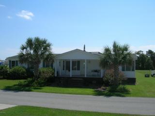 327 Blue Goose Ln, Newport, NC 28570-8048