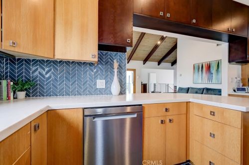 220 Beryl St, Redondo Beach CA  90277-2111 exterior