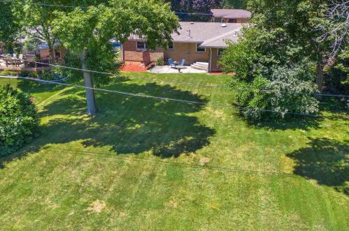 5581 Lakeview Dr, Greendale, WI 53129-1932