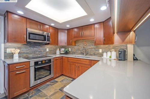 5230 Riverdale Ct, Pleasanton CA  94588-3759 exterior