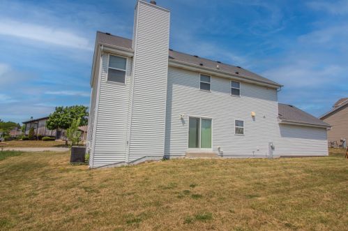 9286 Burbank Ave, Milwaukee, WI 53224-1323