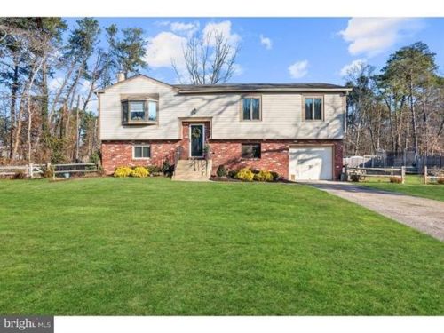 108 Hilltop Rd, Berlin Boro, NJ 08009-2605