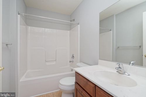 7 Westbury Dr, Berlin Boro NJ  08009-9681 exterior