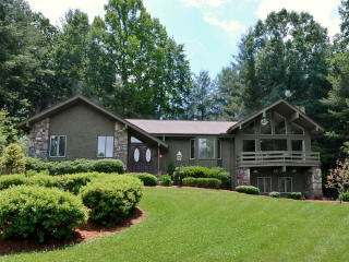 406 Jacamar Way, Hendersonville NC  28739-9378 exterior