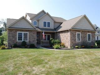4364 Ridge Crest Dr, Akron, OH 44321-3066