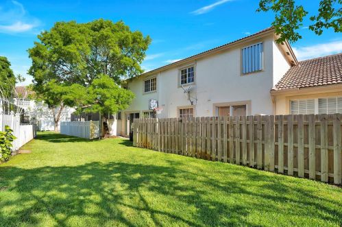 7970 20th St, Hollywood FL  33024-3667 exterior