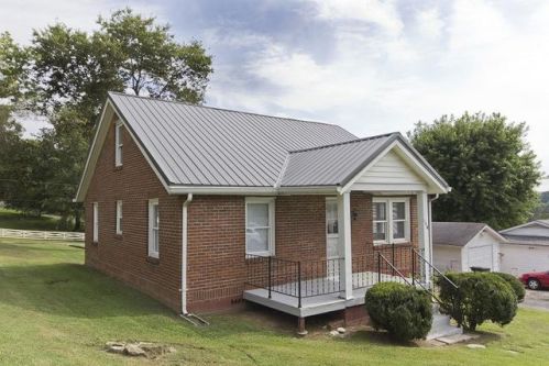 102 Sunrise Dr, Columbia, TN 38401-2415