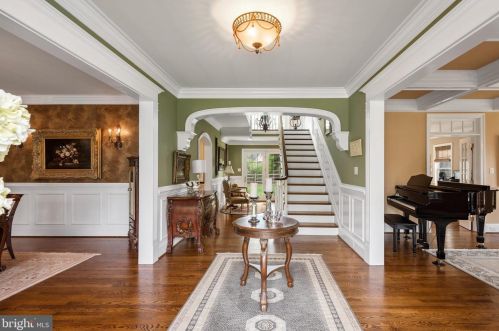 466 Black Swan Ln, Berwyn PA  19312-1908 exterior