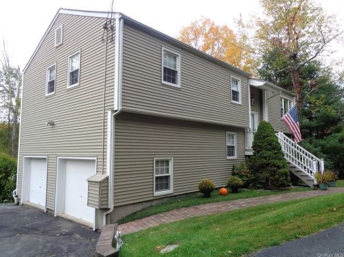 5 Birch Ln, Mahopac, NY 10541-4301