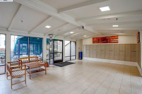 1400 Carpentier St, San Leandro CA  94577-3630 exterior