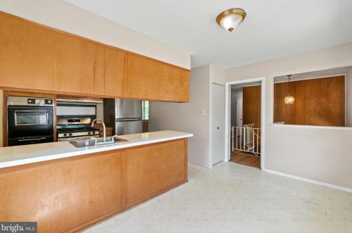 6501 Carrsbrook Ct, Springfield VA 22150-1311 exterior