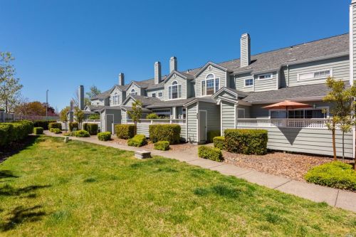 404 Feldspar Ln, Santa Rosa, CA 95407-5401