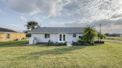 2037 28th St, Cape Coral, FL 33904-3284
