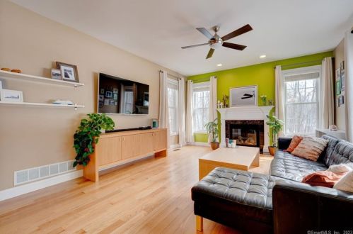 14 Farm Ridge Rd, Unionville CT  06013-2018 exterior