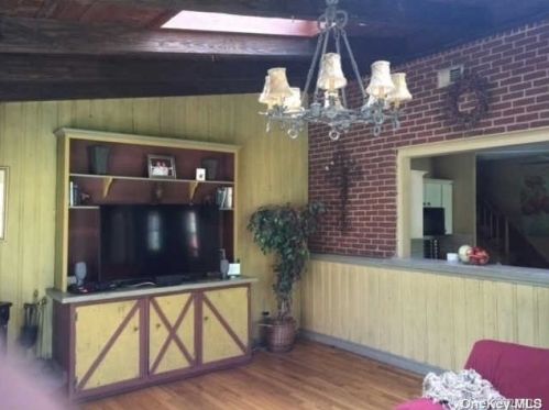 2 Greentree Ct, Northport NY  11768-2211 exterior