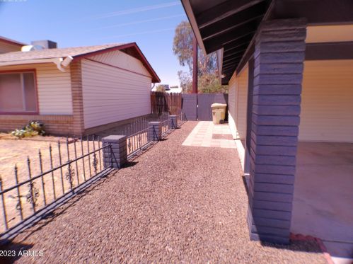 5226 71st Ave, Glendale AZ  85303-5804 exterior