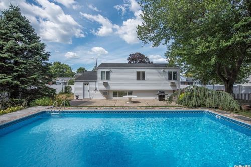 46 Abbott Pl, Bayshore, NY 11706-7508