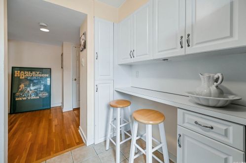 11 Terrace Cir, Great Neck, NY 11021-4169