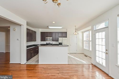 2617 Logan Wood Dr, Herndon VA 20171-4367 exterior