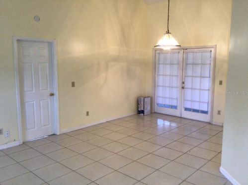 5263 Secluded Oaks Dr, Orlando, FL 32812-8129