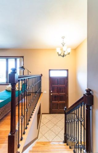 253 Oak Ridge Dr, Middletown CT  06457-1919 exterior