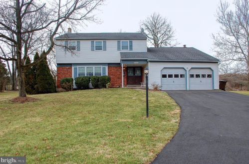 822 Tricorn Dr, Lansdale, PA 19446-5540