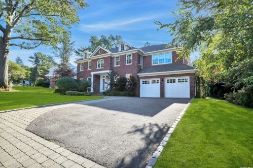 6 Circle Dr, Great Neck, NY 11021-1709