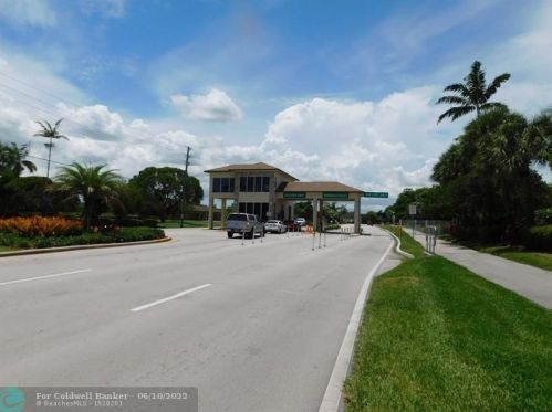 650 138th Ave, Hollywood FL  33027-1546 exterior