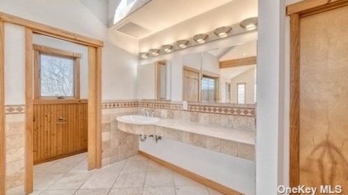 69 Granada Cir, Mount Sinai NY  11766-2810 exterior