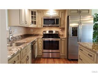 54 Clubhouse Dr, Woodbury CT  06798-3205 exterior