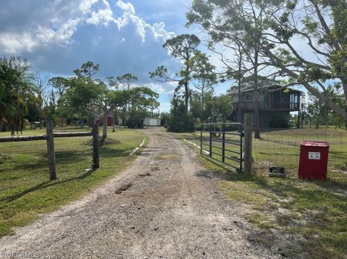 8625 Redwood Dr, Saint James City, FL 33956-3006