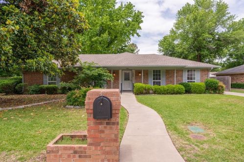 1505 Victoria Dr, Denton, TX 76209-1345
