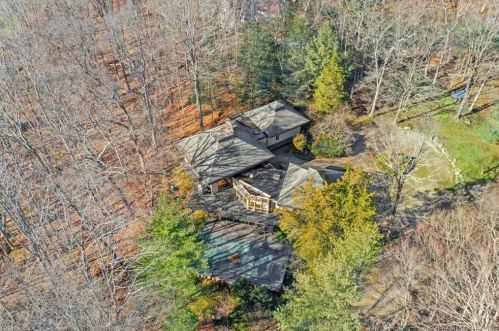 30 Wells Hill Rd, Bridgeport, CT 06612-1525