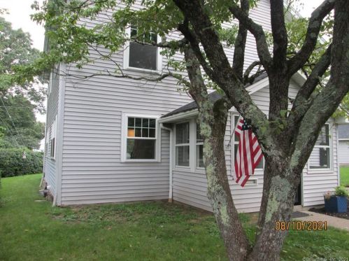 86 Cedar St, Norwich, CT 06360-4411