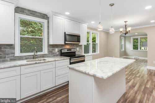 512 Uwchlan Ave, Downingtown PA  19335-1756 exterior