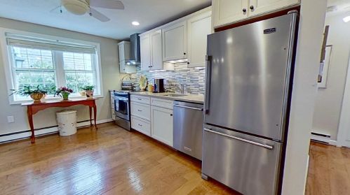 52 Highview Dr, Sandwich, MA 02563-2313