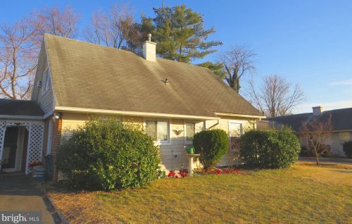 34 Birdseye Ln, Willingboro, NJ 08046-3938