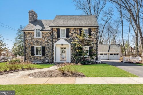 402 Hawthorne Dr, Wilmington, DE 19802-1242