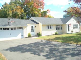 890 Cutspring Rd, Stratford, CT 06614-2445